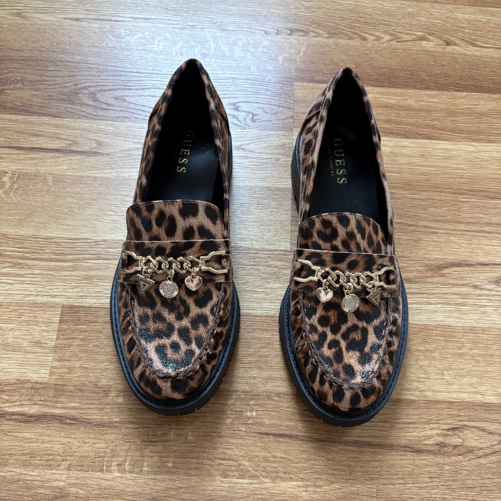 NWOT Guess Women’s Leopard Print Loafers with Gold Chain and Charms